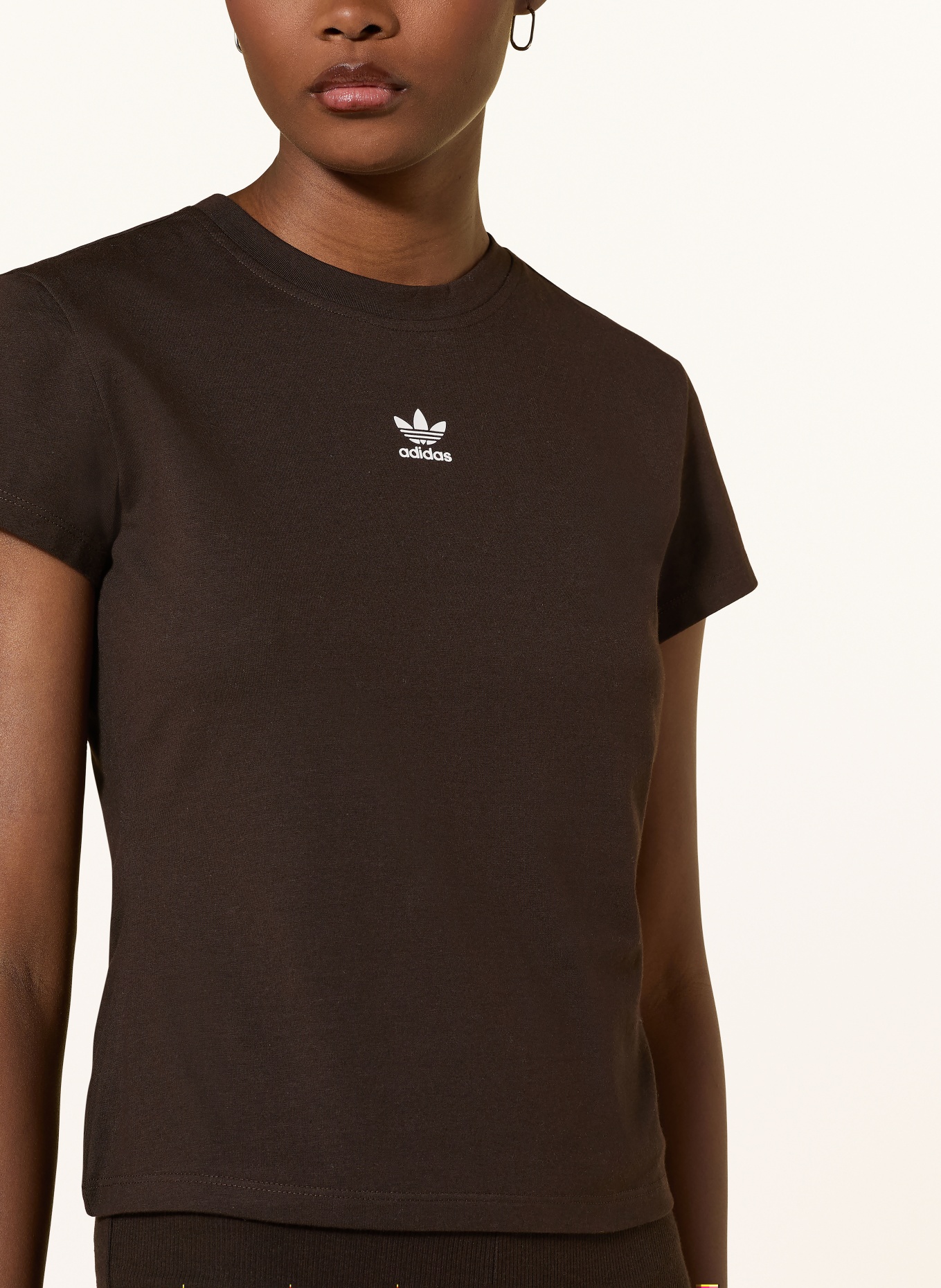 adidas Originals Koszulka ESSENTIALS: CIEMNOBRĄZOWY