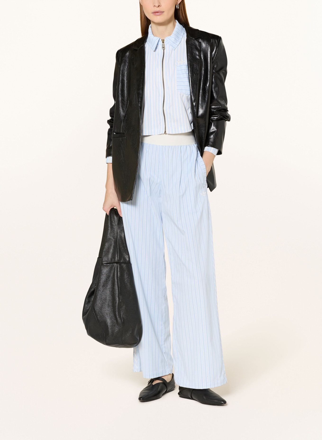 adidas Originals Tréninkové kalhoty ESSENTIALS: BÍLÁ / TMAVĚ MODRÁ