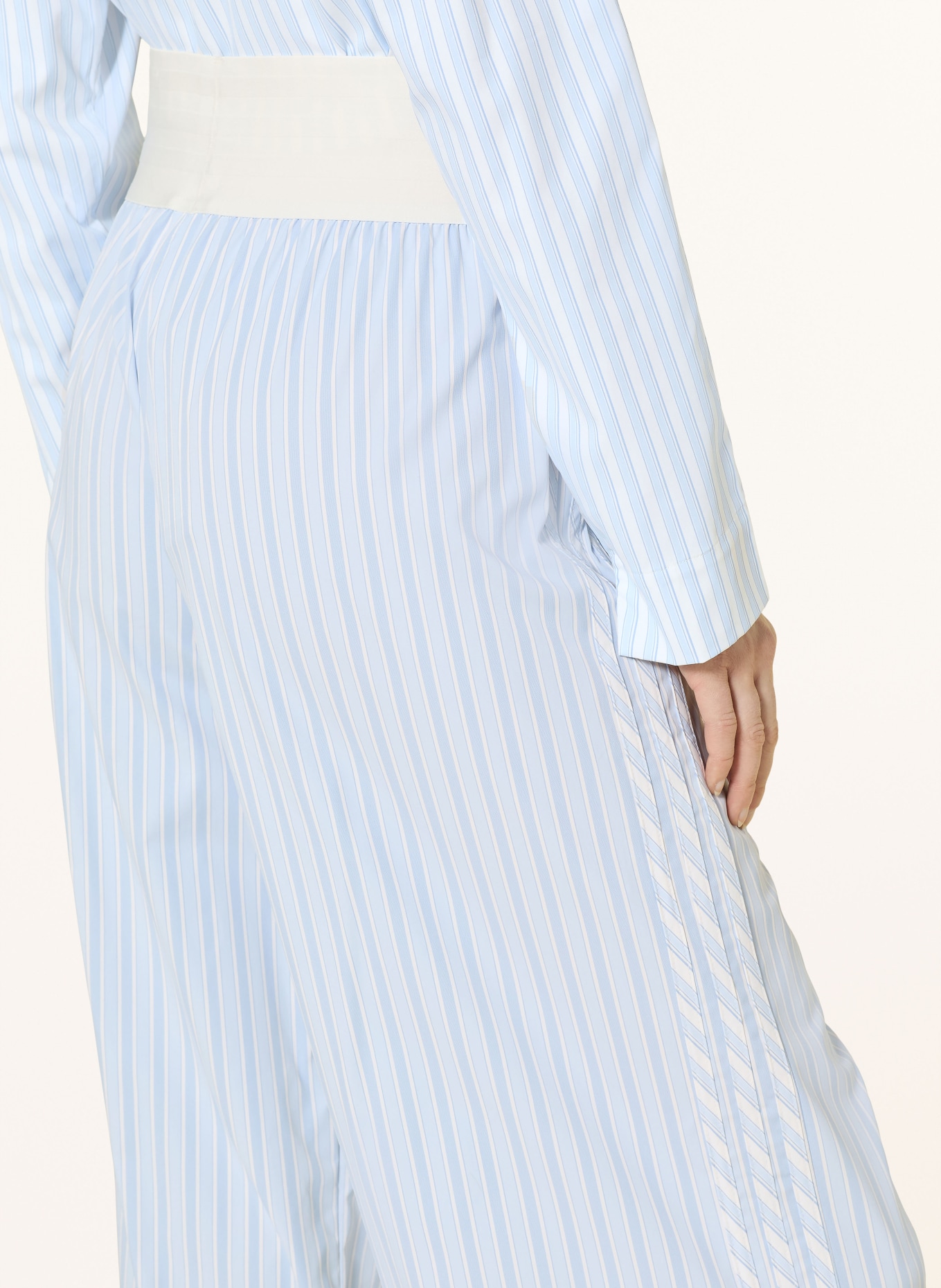 adidas Originals Tréninkové kalhoty ESSENTIALS: BÍLÁ / TMAVĚ MODRÁ