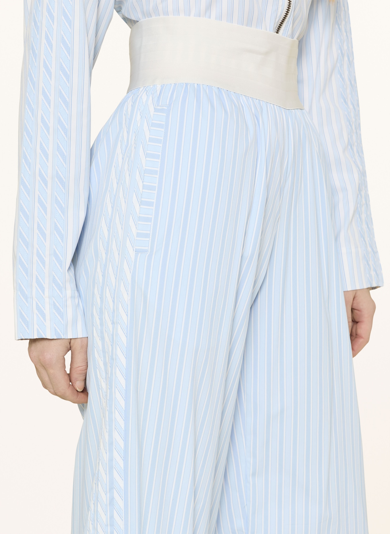 adidas Originals Tréninkové kalhoty ESSENTIALS: BÍLÁ / TMAVĚ MODRÁ