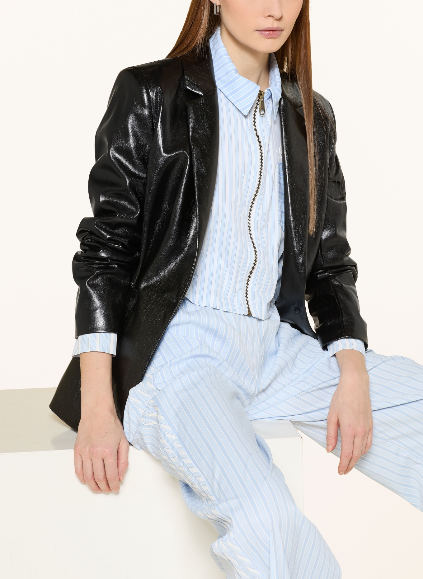 adidas Originals Tréninkové kalhoty ESSENTIALS: BÍLÁ / TMAVĚ MODRÁ