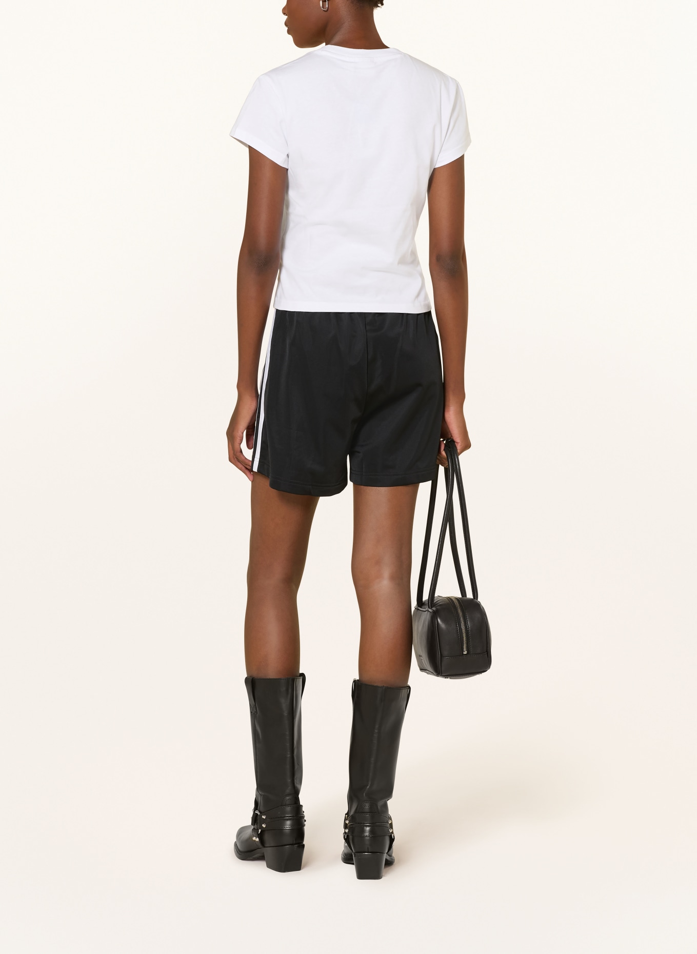 adidas Originals Šortky FIREBIRD CLASSIC: ČERNÁ / BÍLÁ