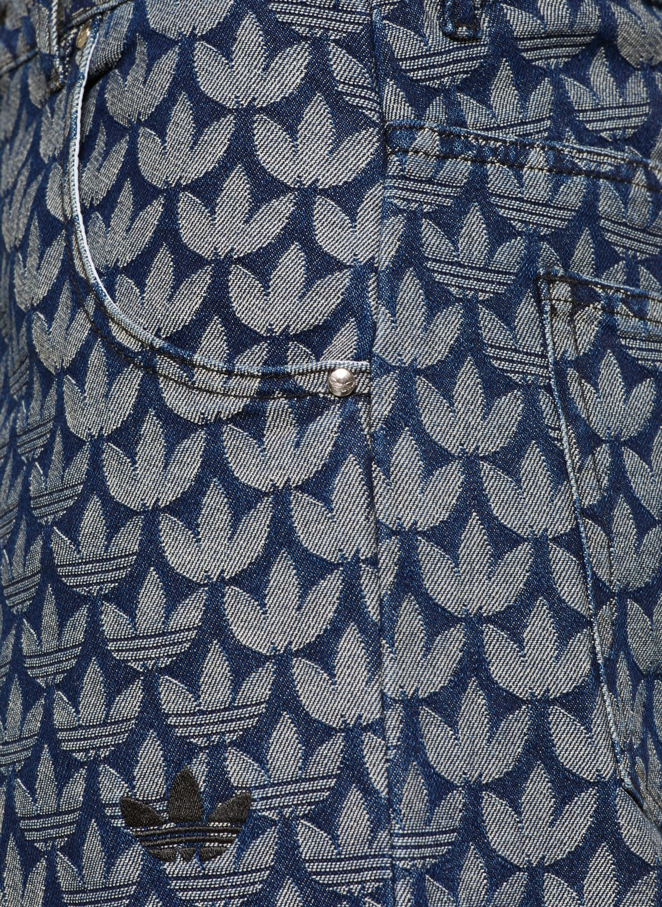 adidas Originals Loose fit jeans: INDDNM