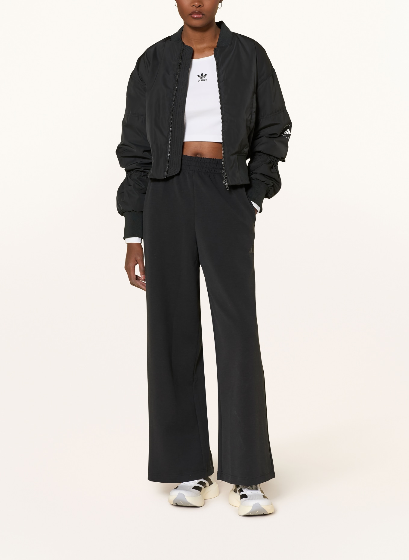 adidas Tepláky SOFT LUX STRAIGHT LEG: ČERNÁ