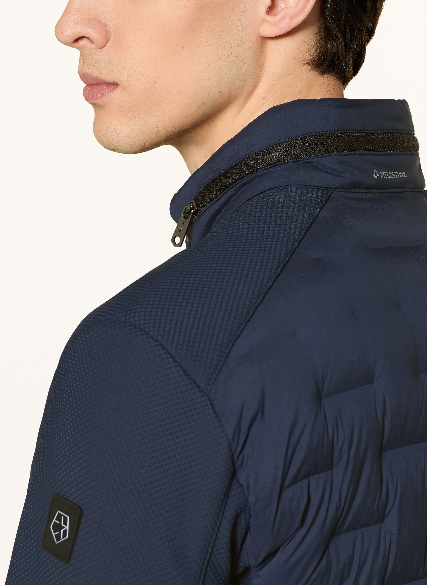 MILESTONE Prošívaná bunda MSNERANO z kombinace materiálů s izolací DUPONT™ SORONA®: TMAVĚ MODRÁ