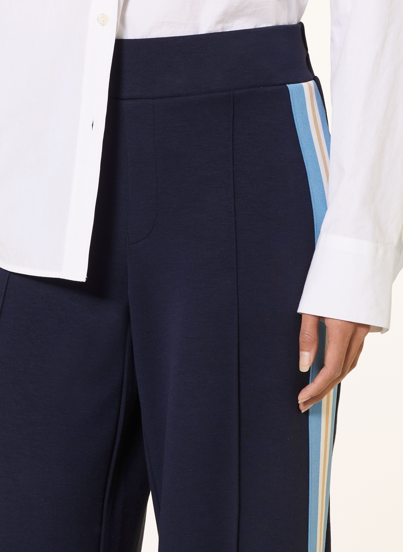 CARTOON Spodnie dżersejowe z galonowymi paskami: GRANATOWY / JASNONIEBIESKI / BIAŁY