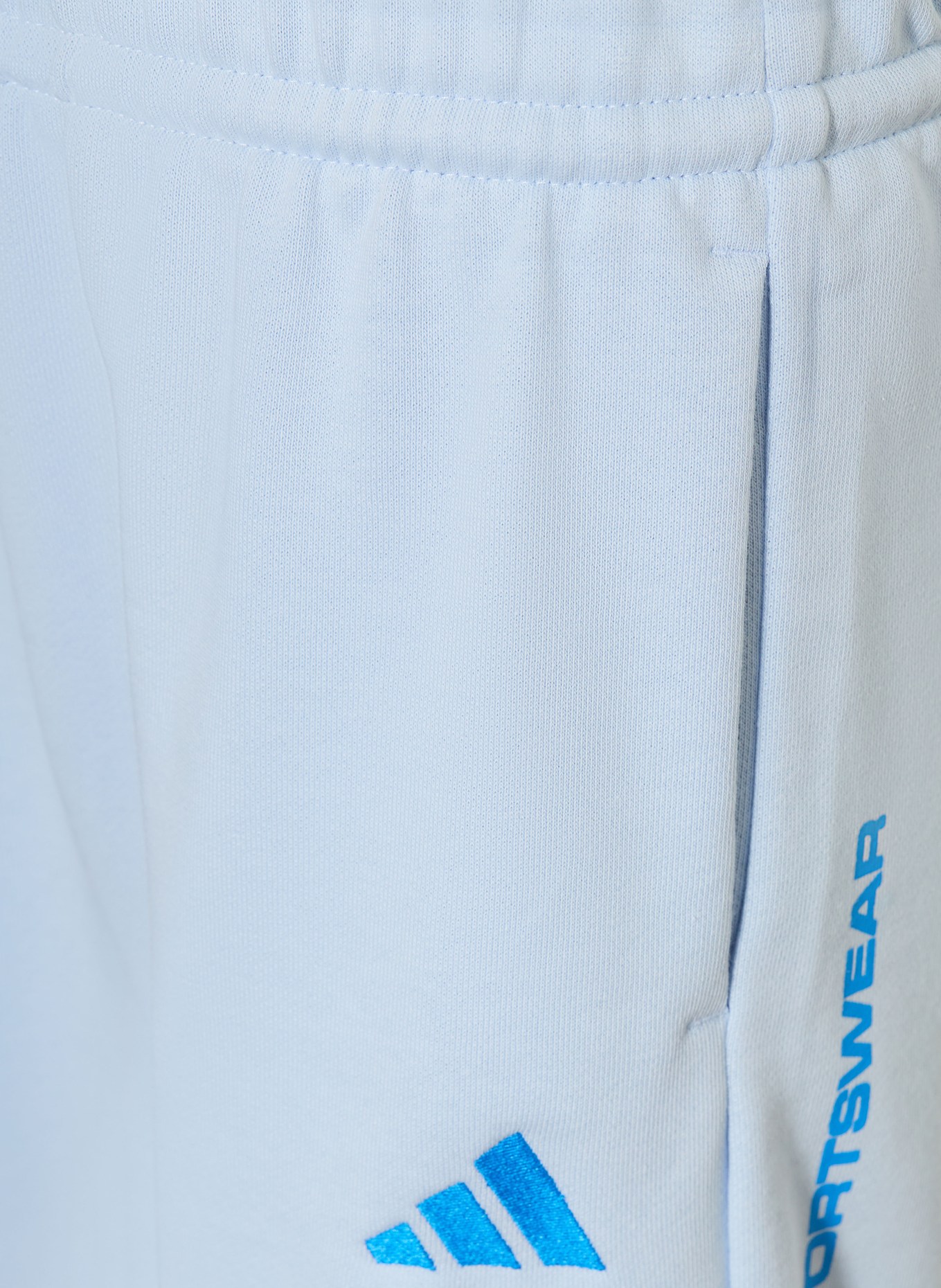 adidas Sweatshorts: HELLBLAU / BLAU