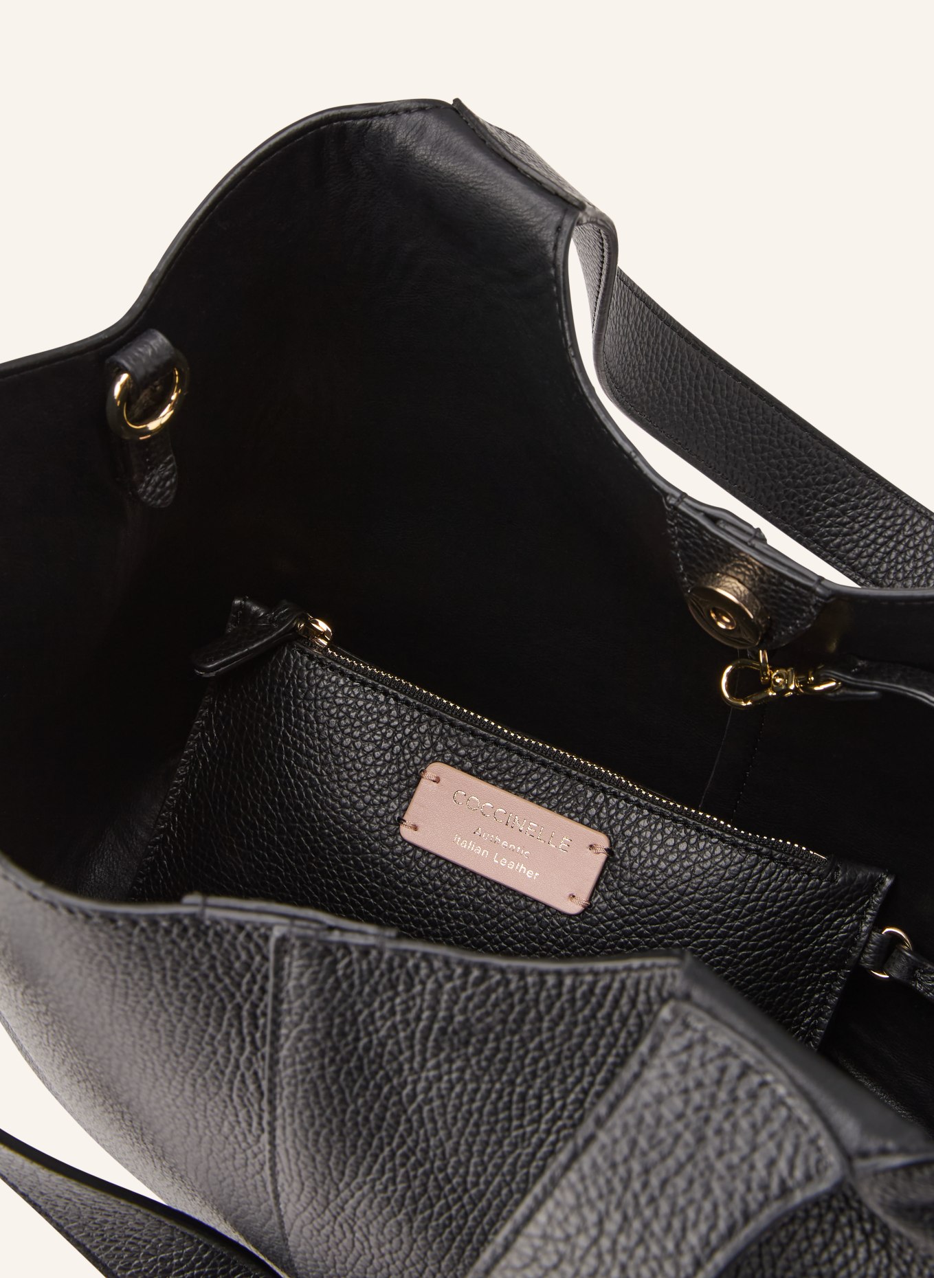 COCCINELLE Schultertasche mt herausnehmbarer Pouch: SCHWARZ / GOLD