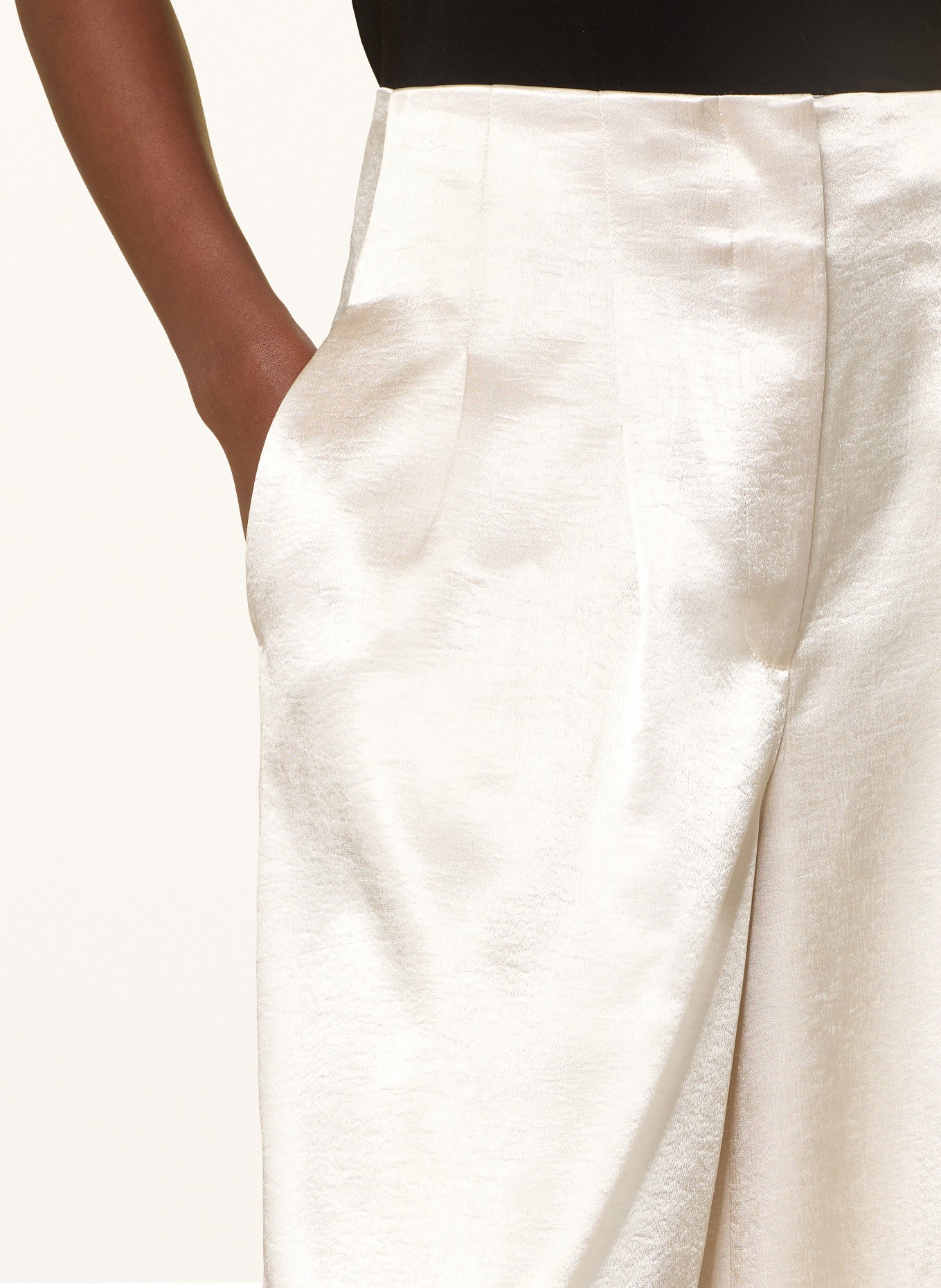 MRS & HUGS Satin flared pants: CREAM