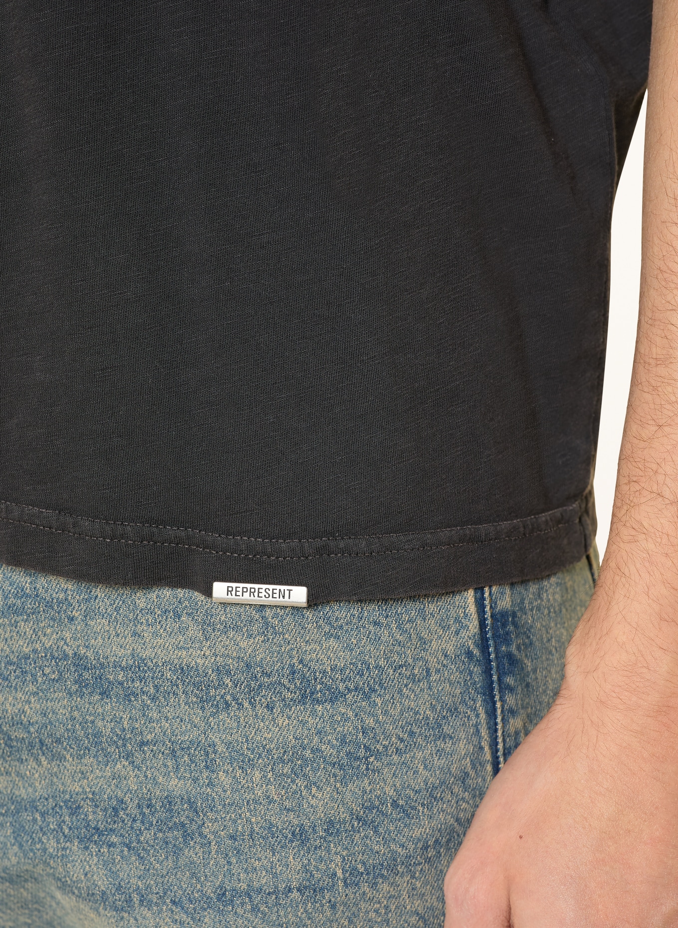 REPRESENT T-Shirt: SCHWARZ