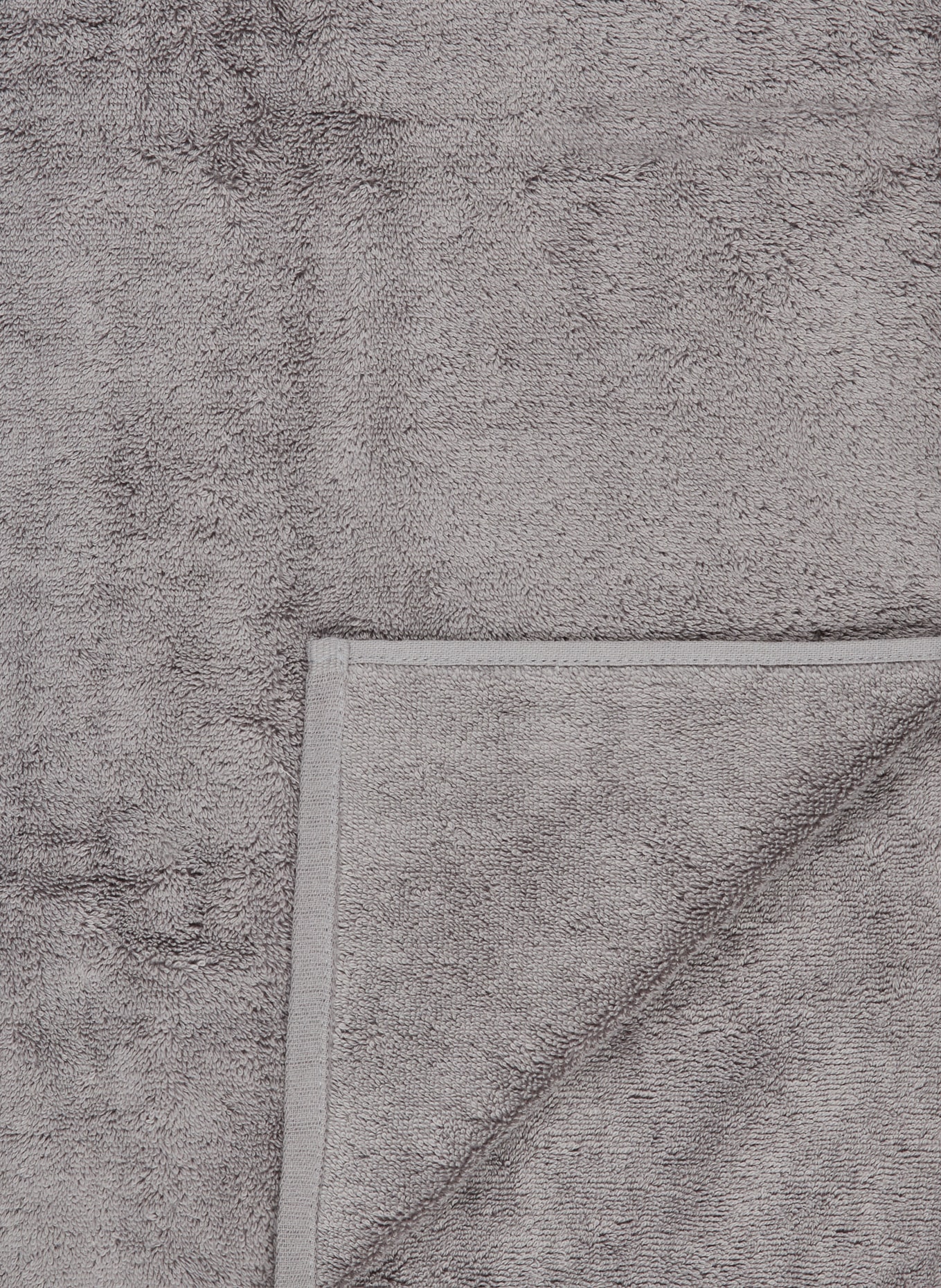 en VOGUE AMERICA bath towel: GRAY