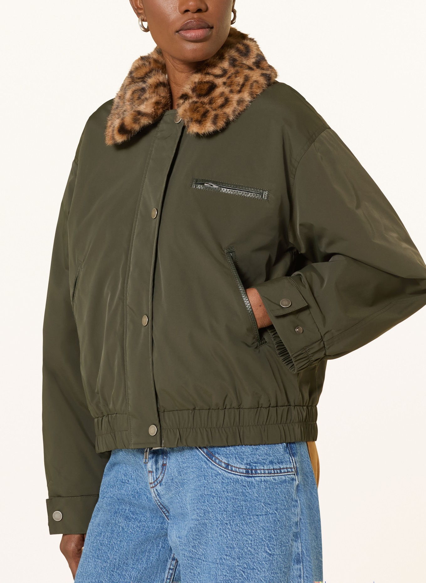 BAUM UND PFERDGARTEN Bunda s umělou kožešinou: TMAVĚ ZELENÁ / TMAVĚ HNĚDÁ / HNĚDÁ