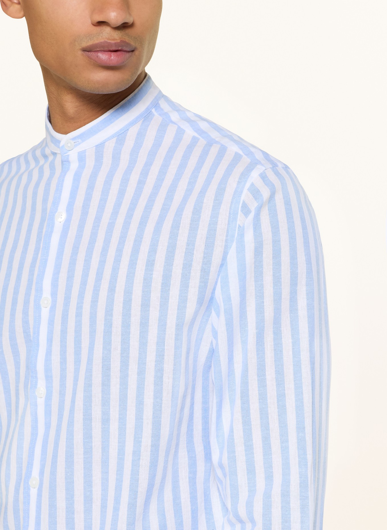 PAUL Comfort fit shirt with linen and stand-up collar: WHITE / LIGHT BLUE