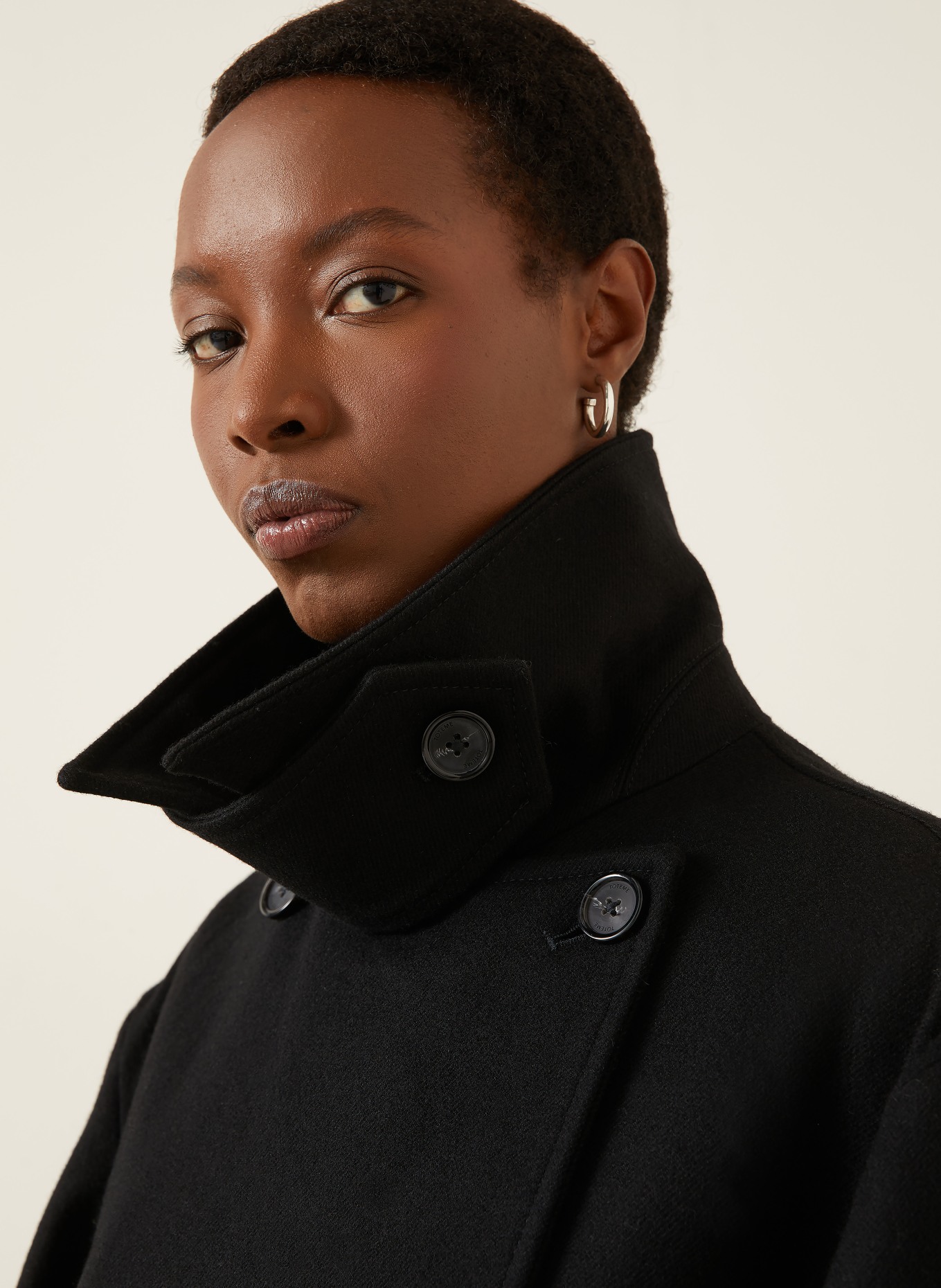 TOTEME vlněný kabát: ČERNÁ