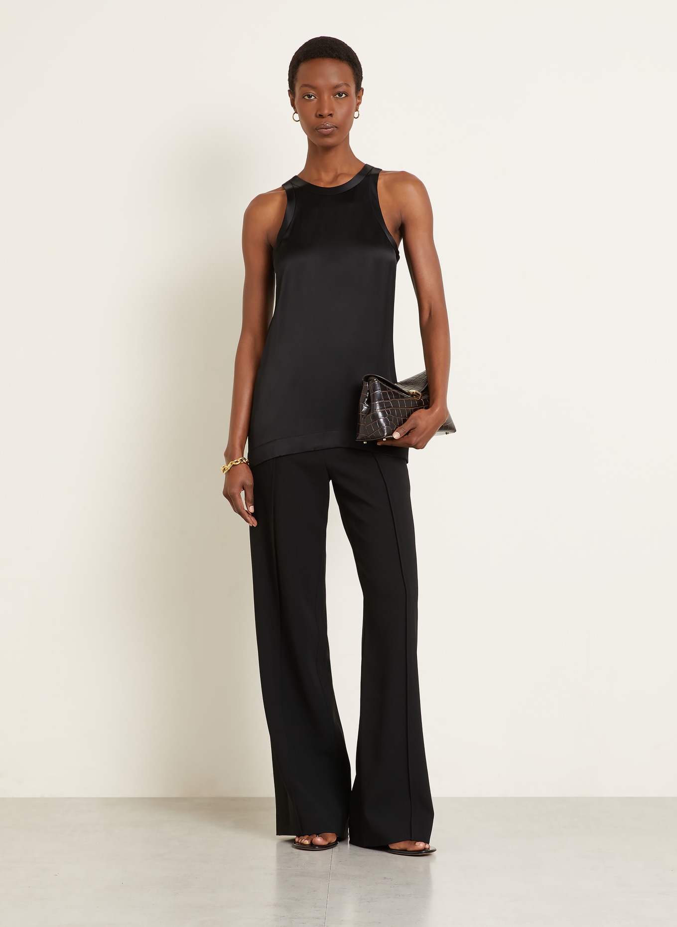 TOTEME saténové tričko: ČERNÁ