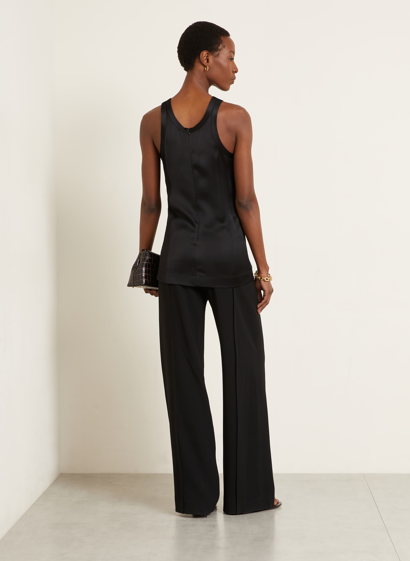 TOTEME saténové tričko: ČERNÁ