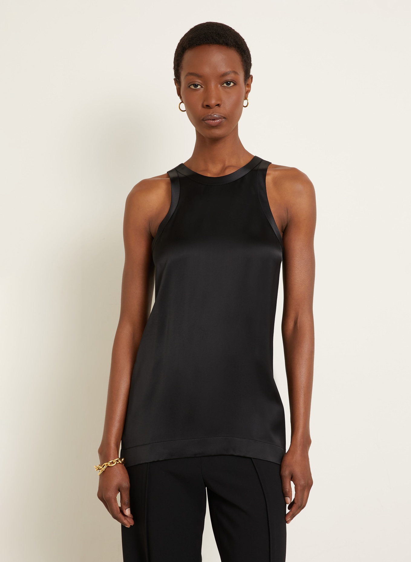 TOTEME saténové tričko: ČERNÁ