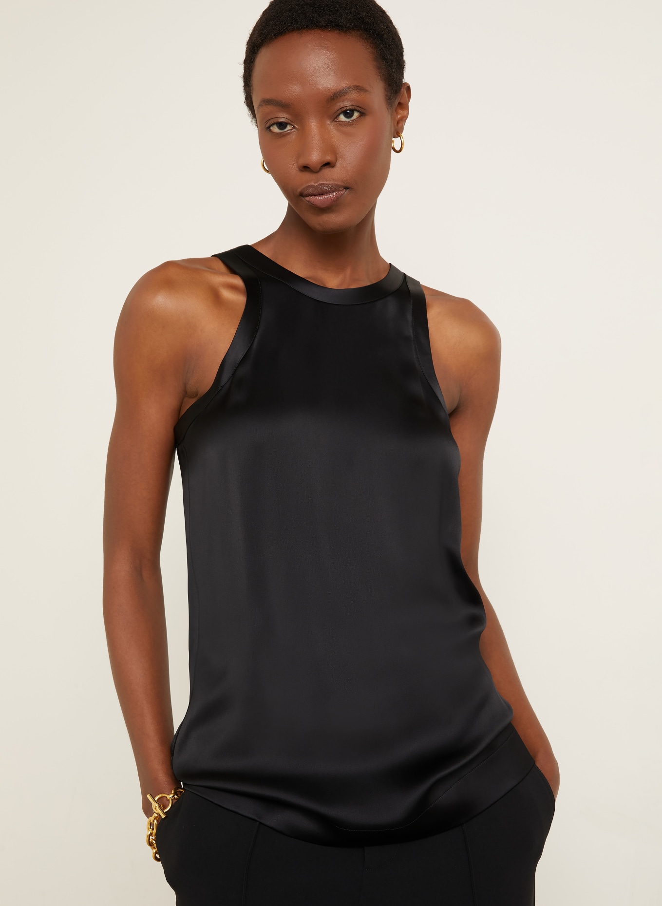 TOTEME saténové tričko: ČERNÁ