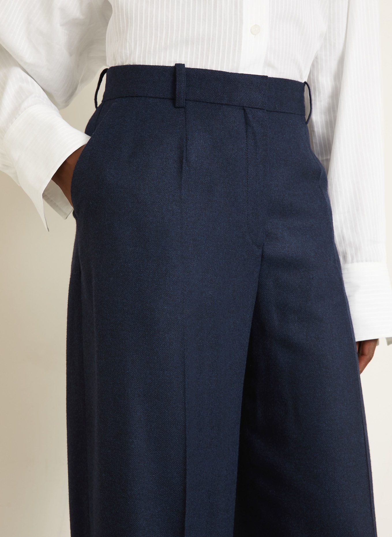 TOTEME Marlenehose aus Flannel: DUNKELBLAU