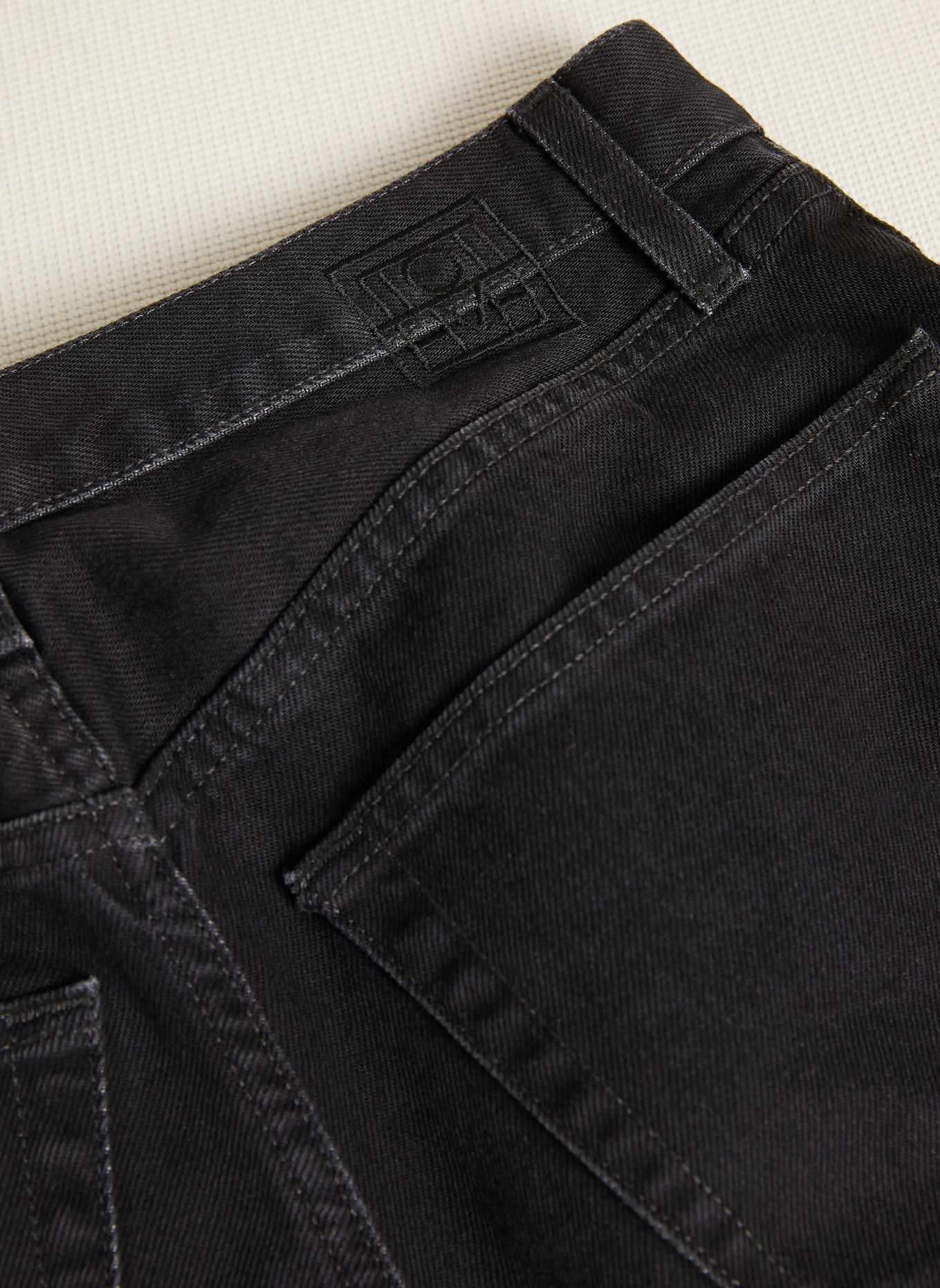 TOTEME Proste dżinsy: 230 FADED BLACK