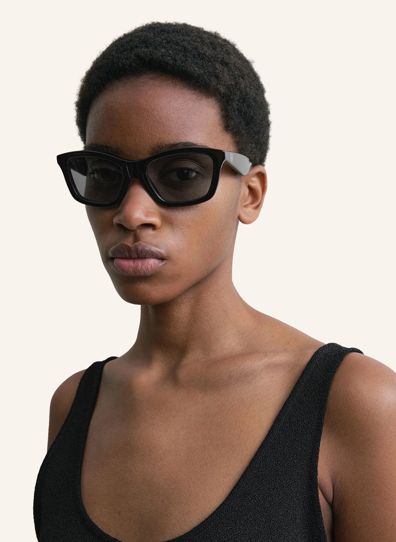 TOTEME sunglasses: BLACK / DARK GRAY