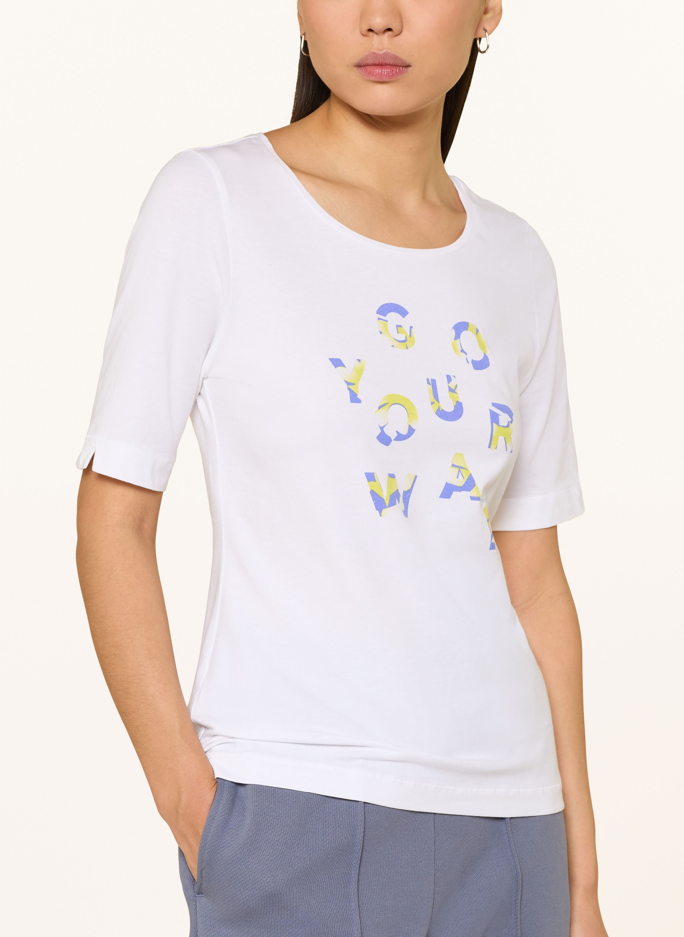 JOY sportswear T-Shirt SURA: WEISS / GELB / BLAU