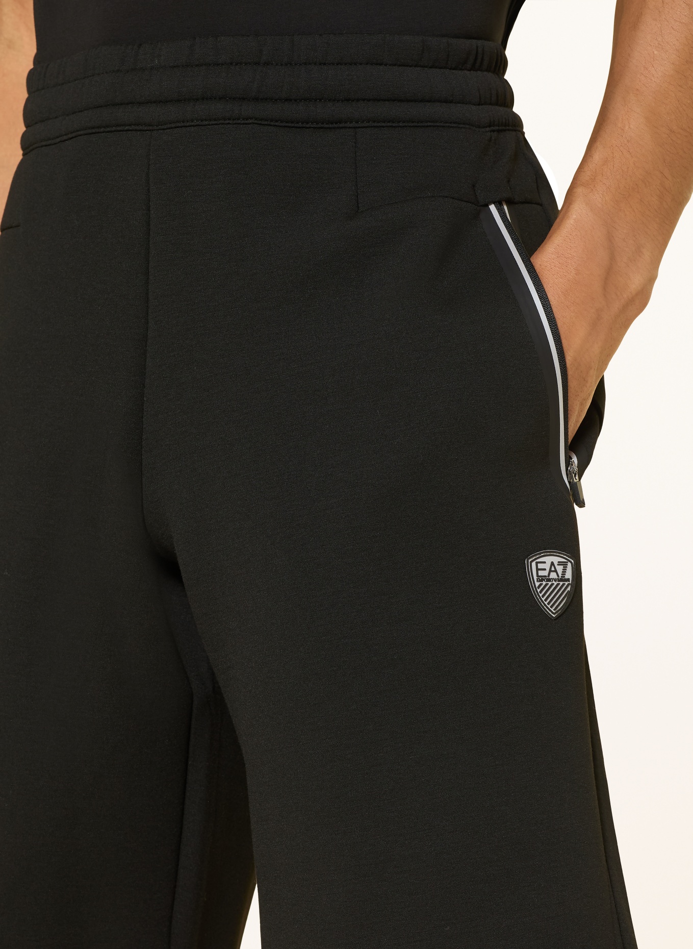 EA7 EMPORIO ARMANI TRAIN PREMIUM Sweat Shorts: BLACK
