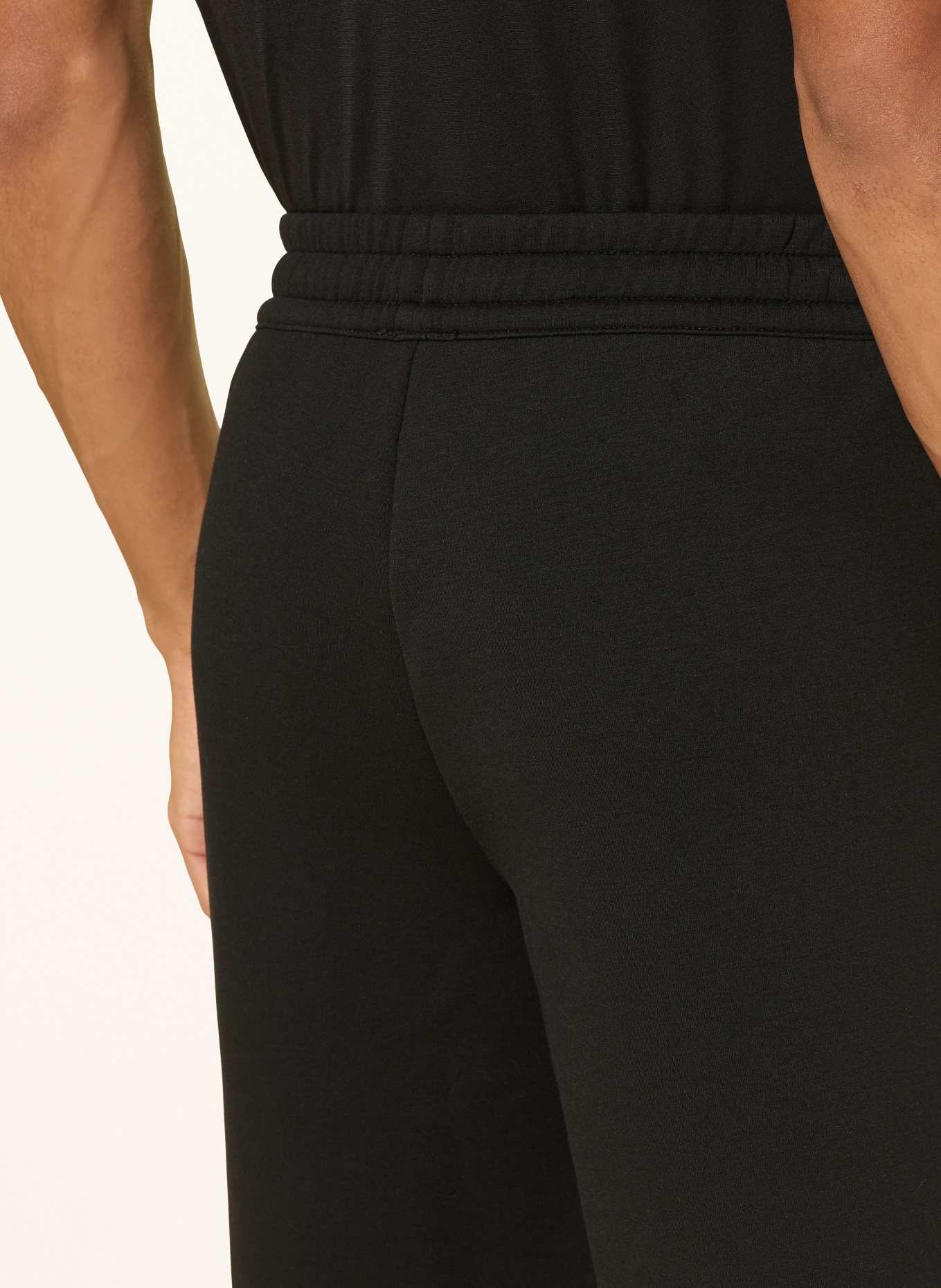 EA7 EMPORIO ARMANI TRAIN PREMIUM Sweat Shorts: BLACK