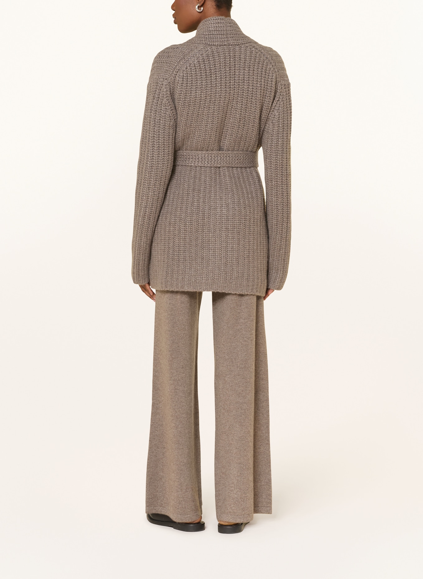 LISA YANG Strickhülle aus Cashmere: TAUPE