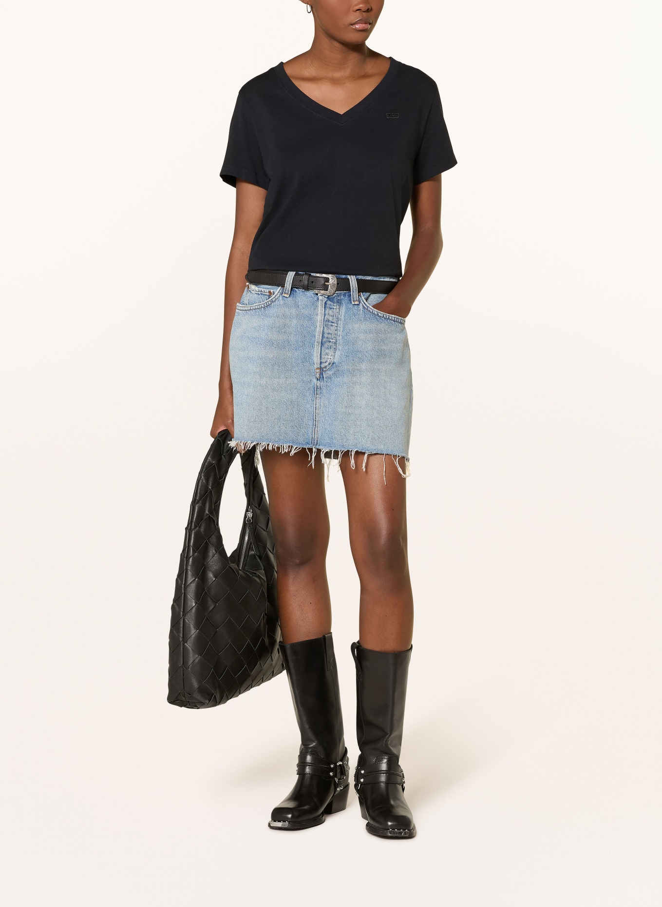 Levi's® tričko: ČERNÁ