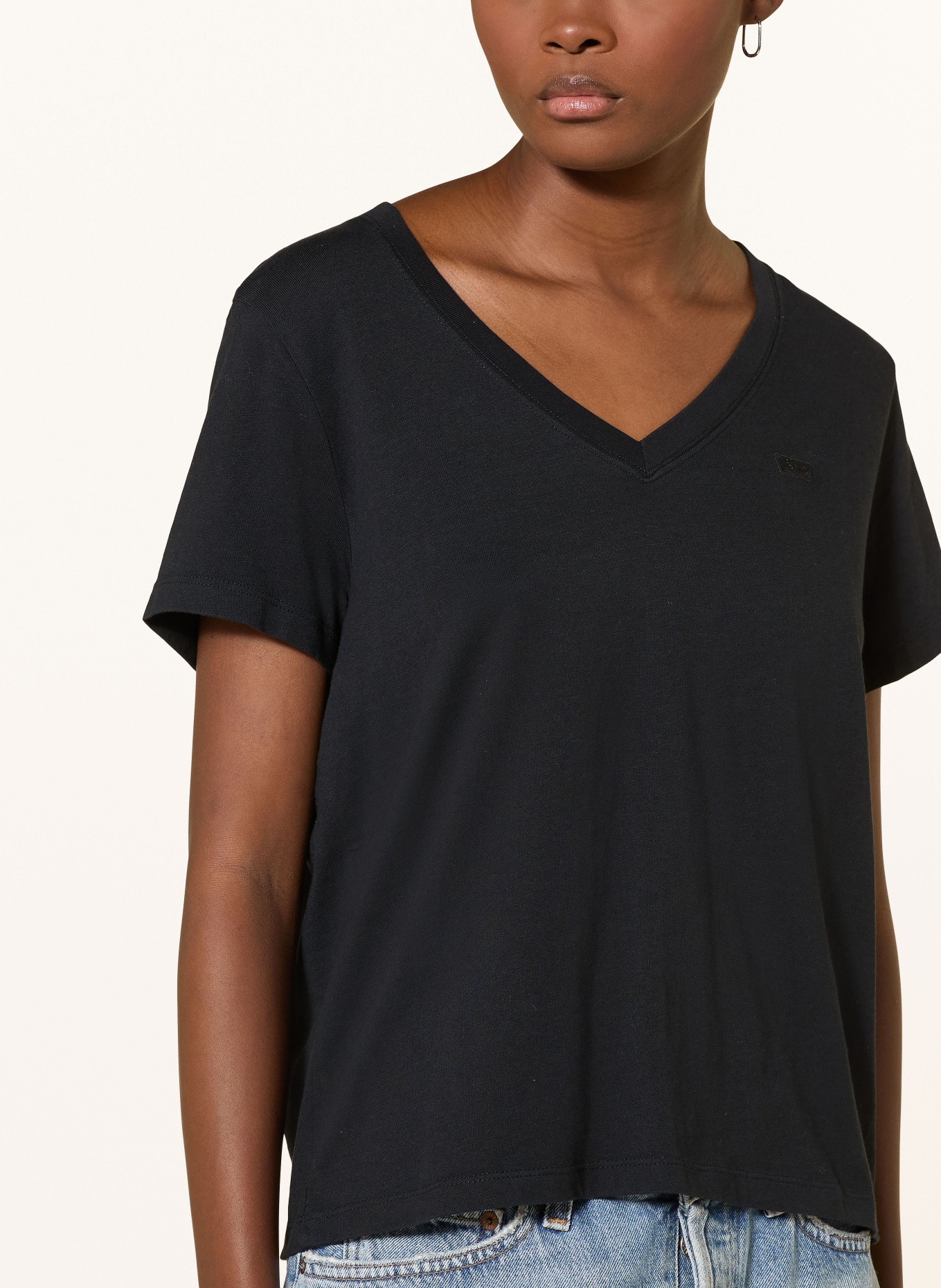 Levi's® tričko: ČERNÁ