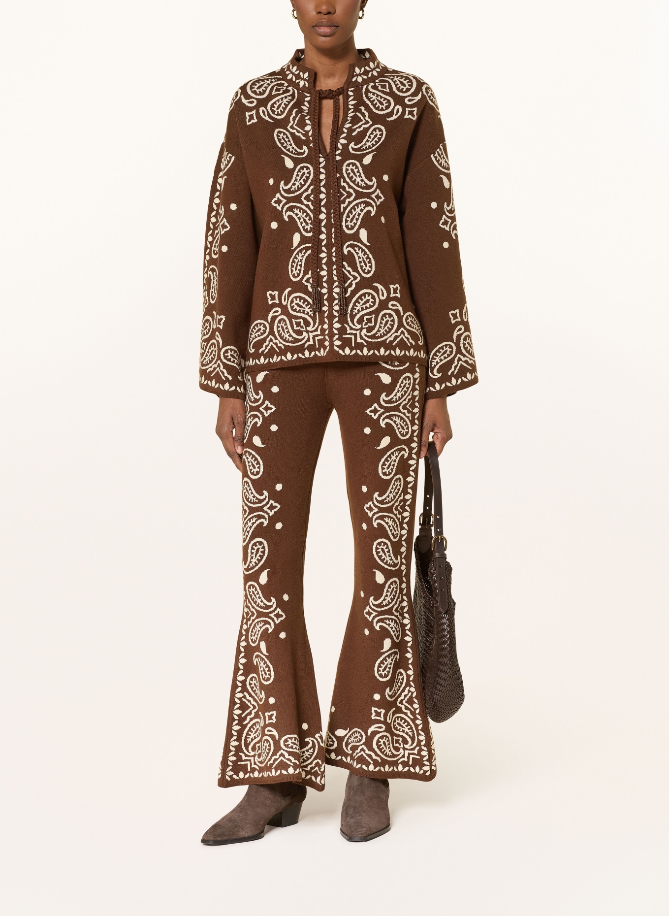 FARM RIO svetr: TMAVĚ HNĚDÁ / BÍLÁ