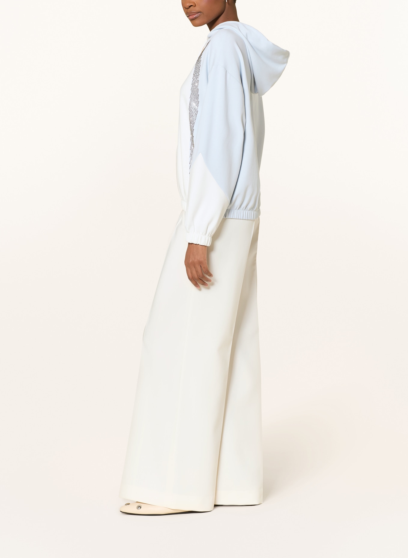 monari Sweat à capuche avec pierres décoratives: BLANC / CHAMEAU / BLEU CLAIR