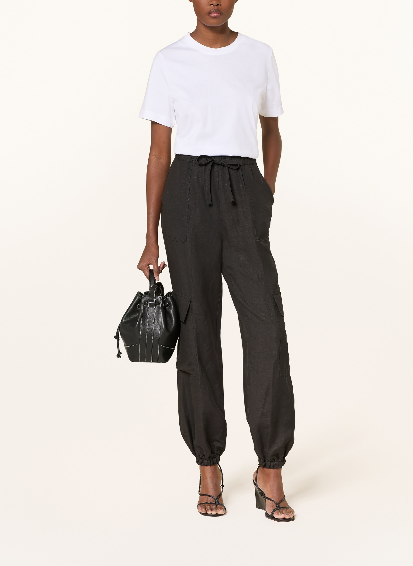 MRS & HUGS Nákladní kalhoty s popruhy: ČERNÁ