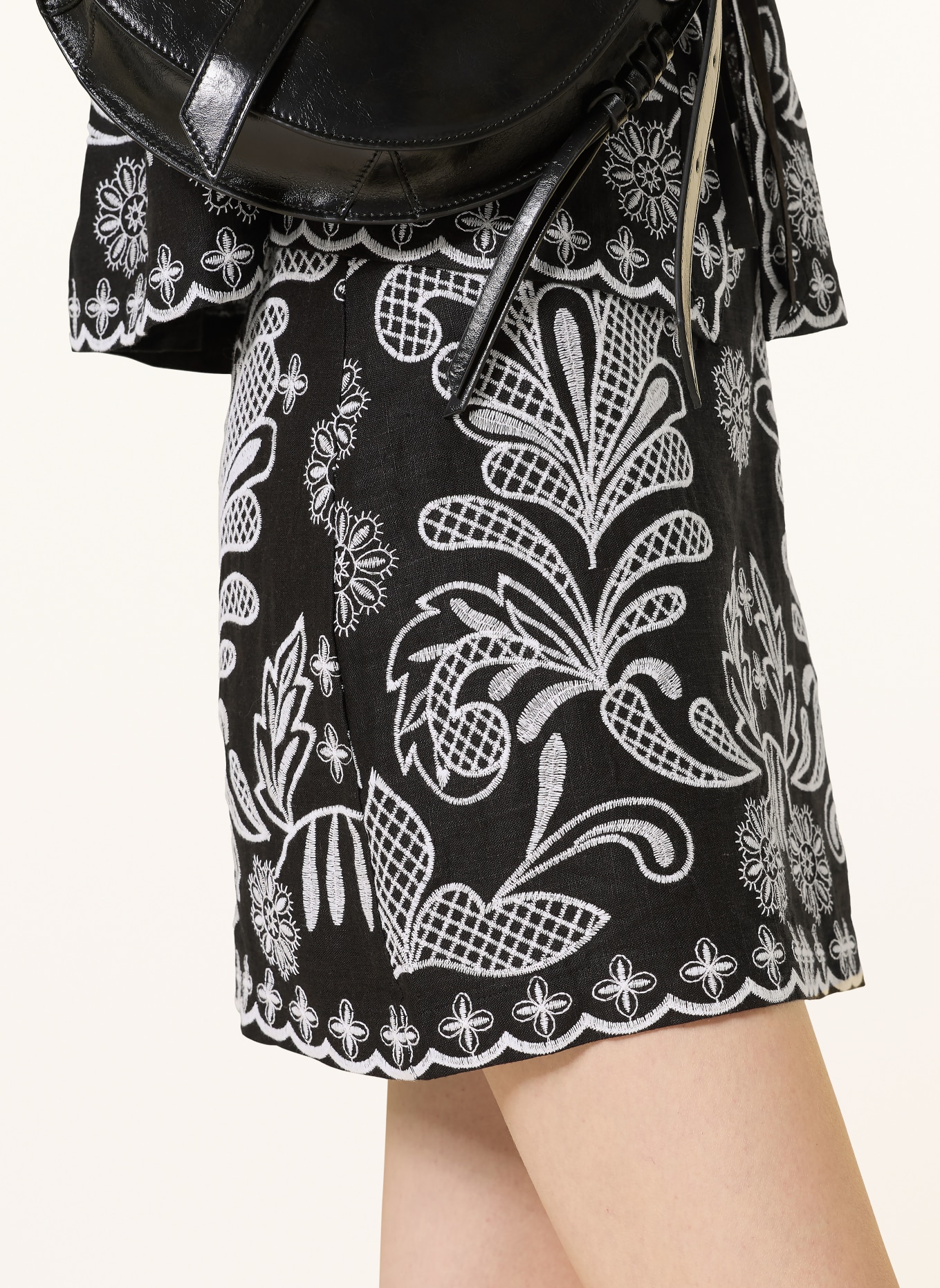 MRS & HUGS Skirt with linen: BLACK / WHITE