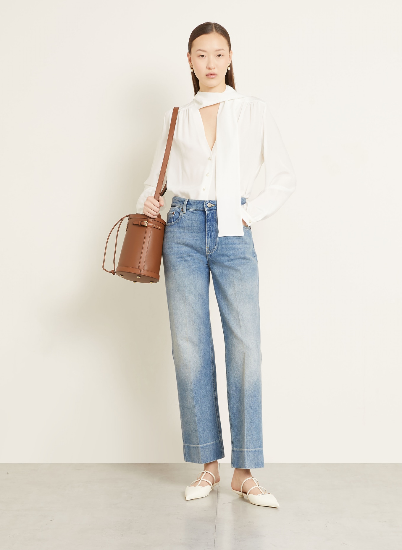 VALENTINO GARAVANI Beuteltasche ANTIBES: COGNAC