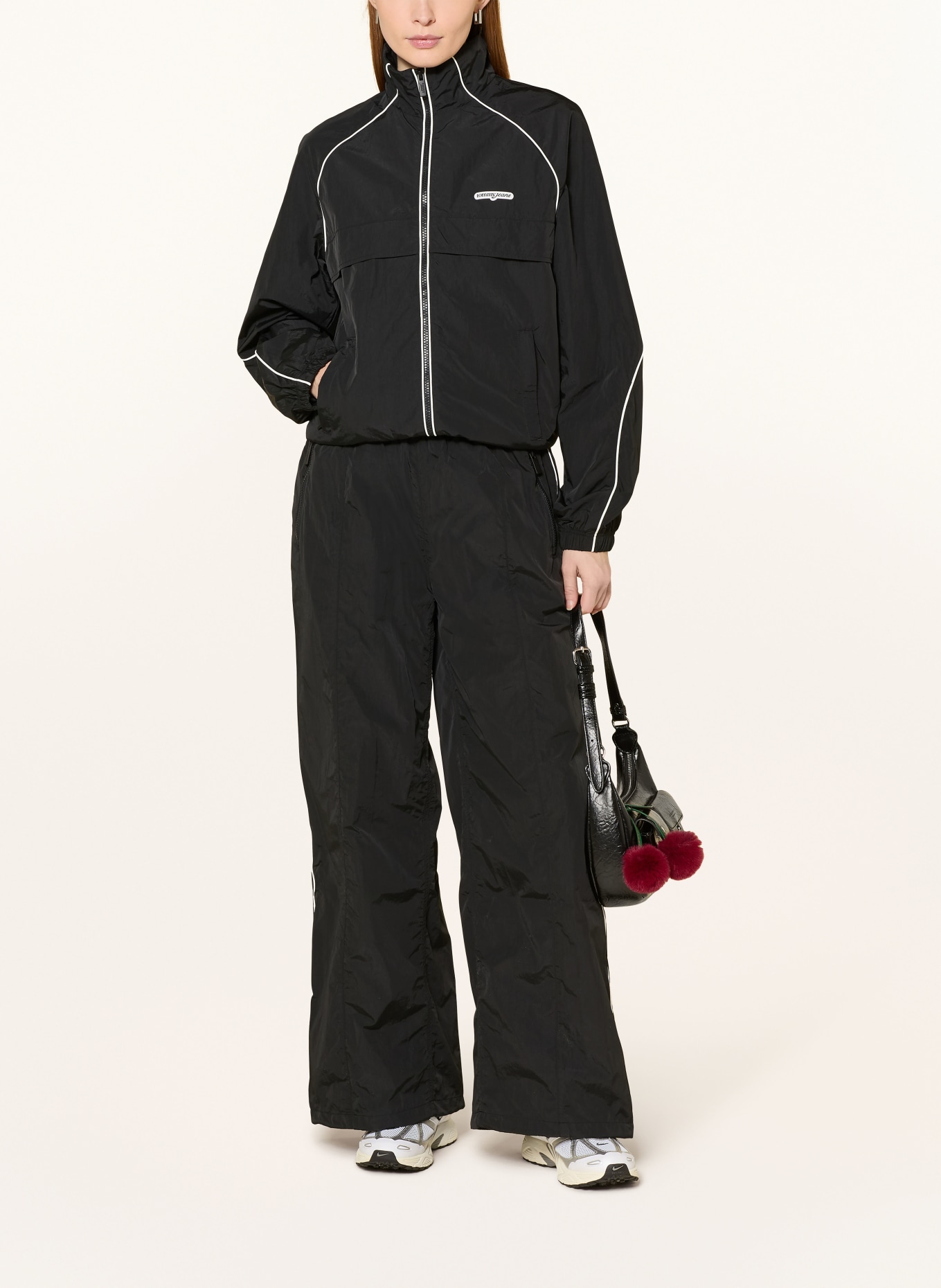 TOMMY JEANS Trainingsjacke: SCHWARZ / WEISS