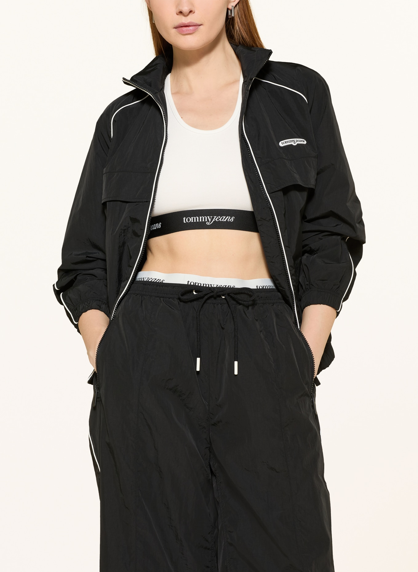 TOMMY JEANS Trainingsjacke: SCHWARZ / WEISS