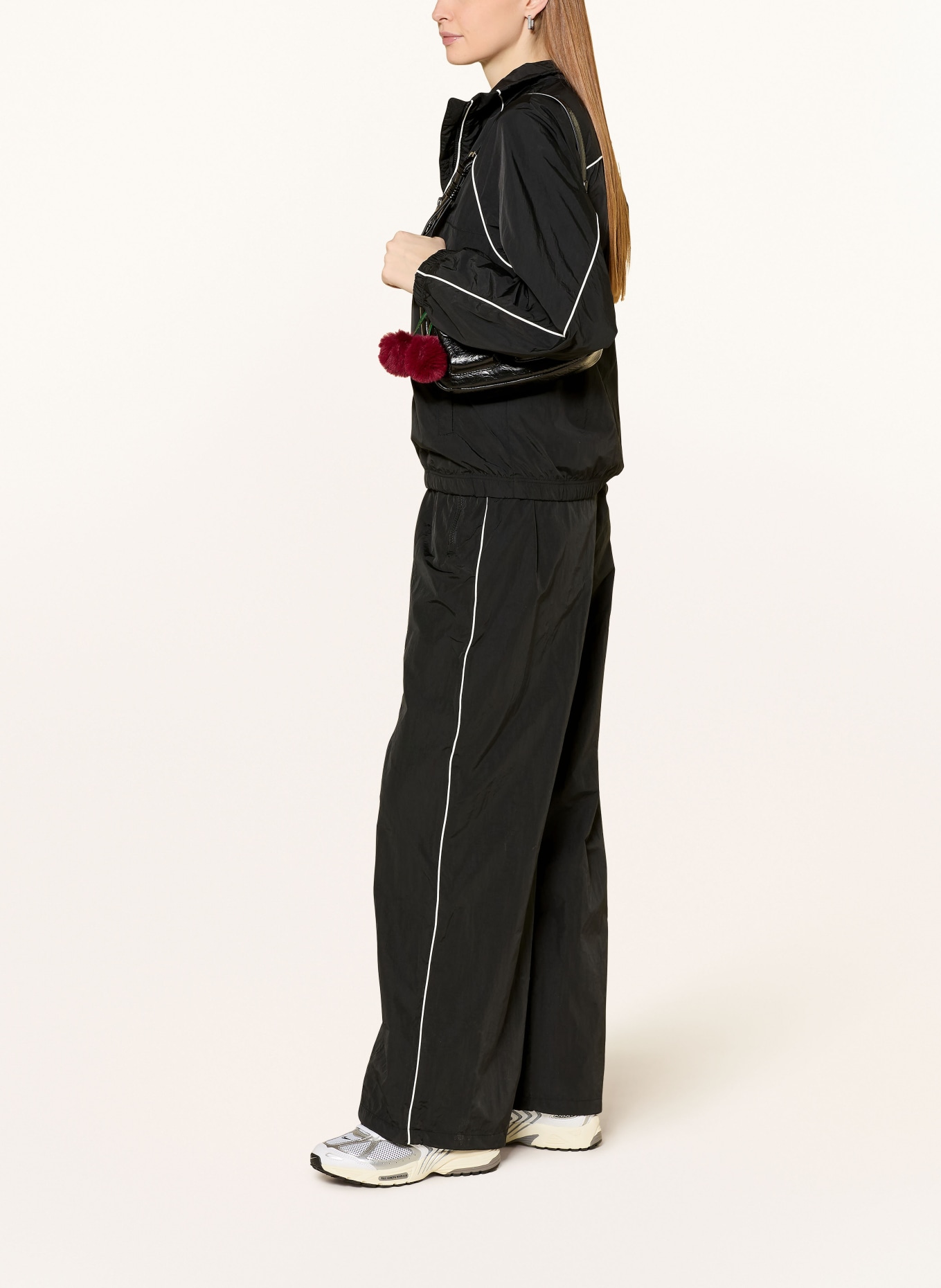 TOMMY JEANS Track Pants: SCHWARZ / WEISS