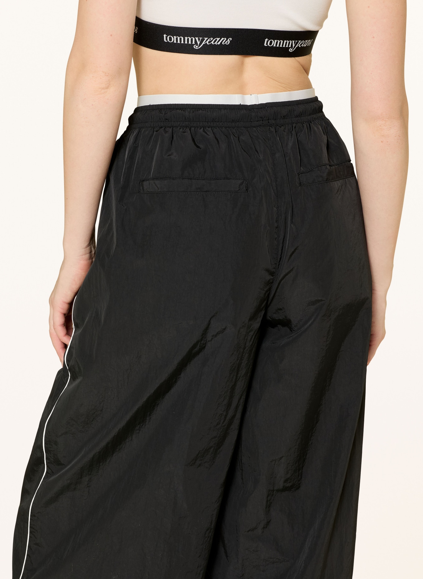 TOMMY JEANS Track Pants: SCHWARZ / WEISS