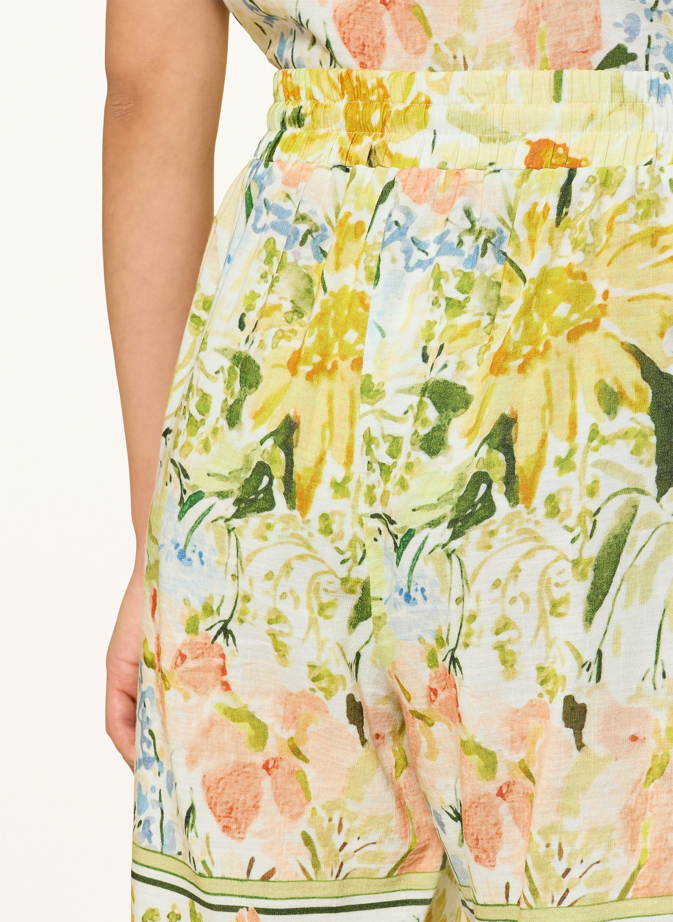 darling harbour shorts: FLOWER PRINT