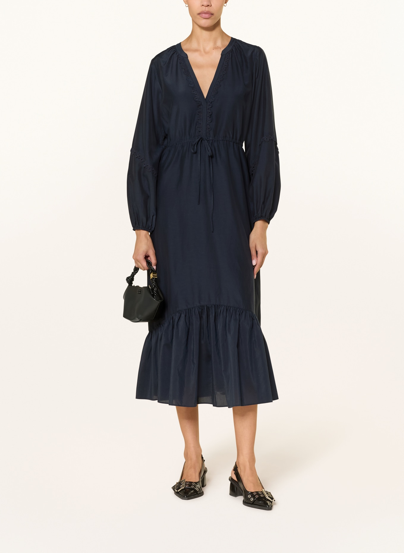 IVI collection Kleid mit Seide und Lochspitze: DUNKELBLAU