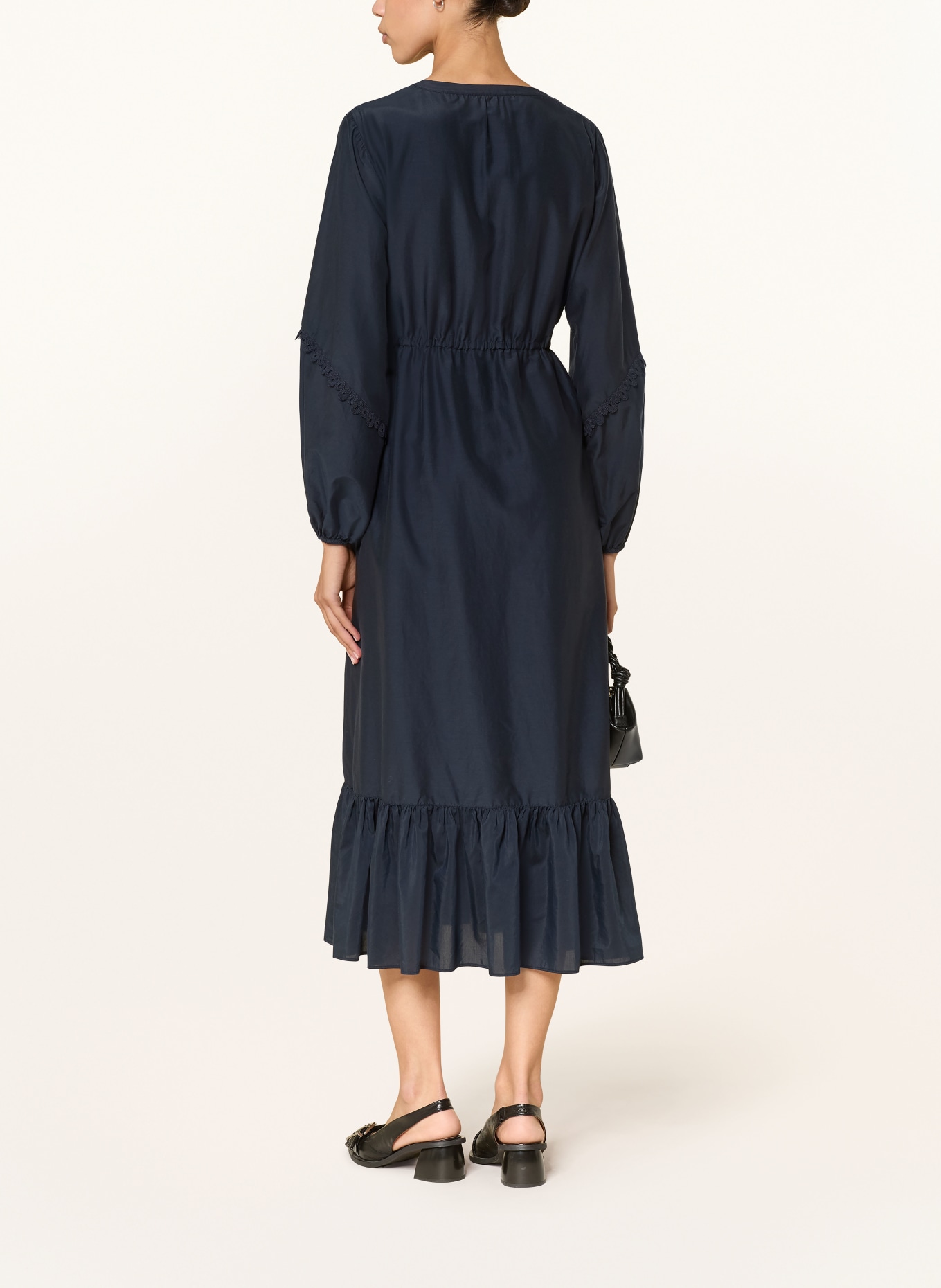 IVI collection Kleid mit Seide und Lochspitze: DUNKELBLAU