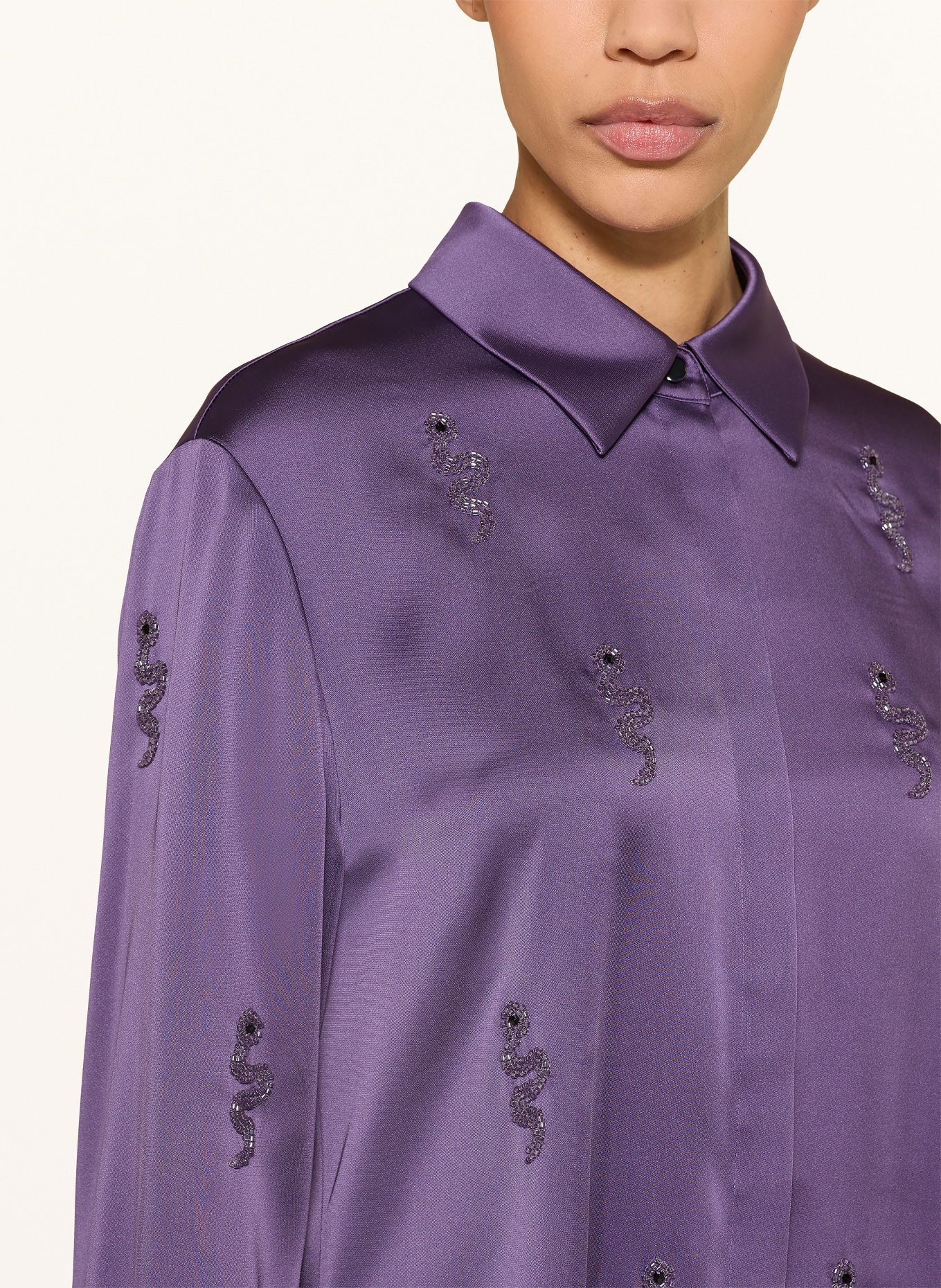 MARC CAIN Satijnen blouse met sierstenen: 744 mystical