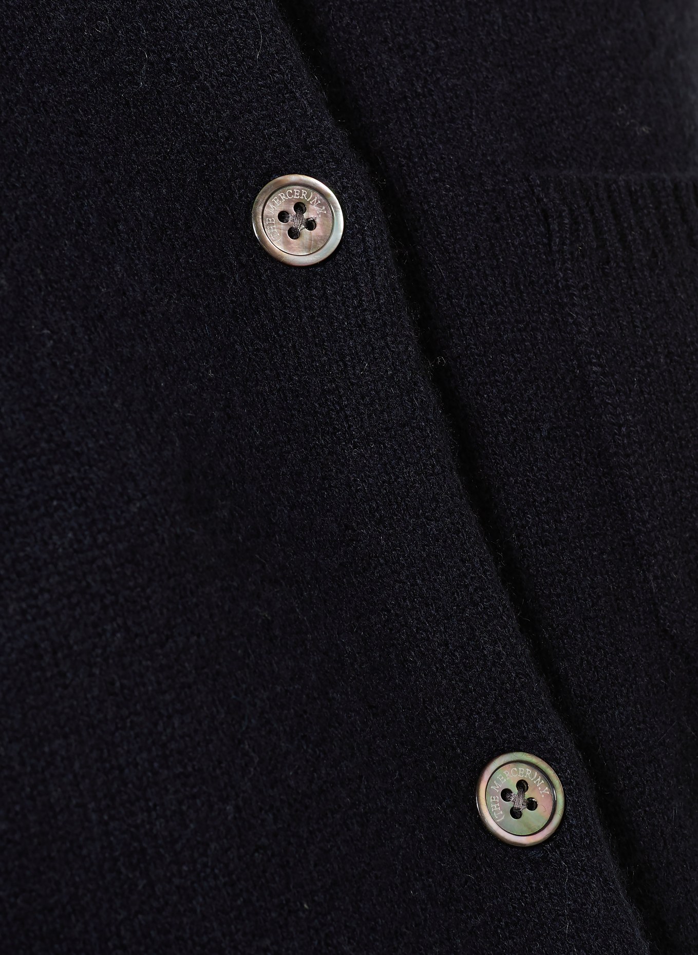 (THE MERCER) N.Y. Strickjacke aus Cashmere: DUNKELBLAU