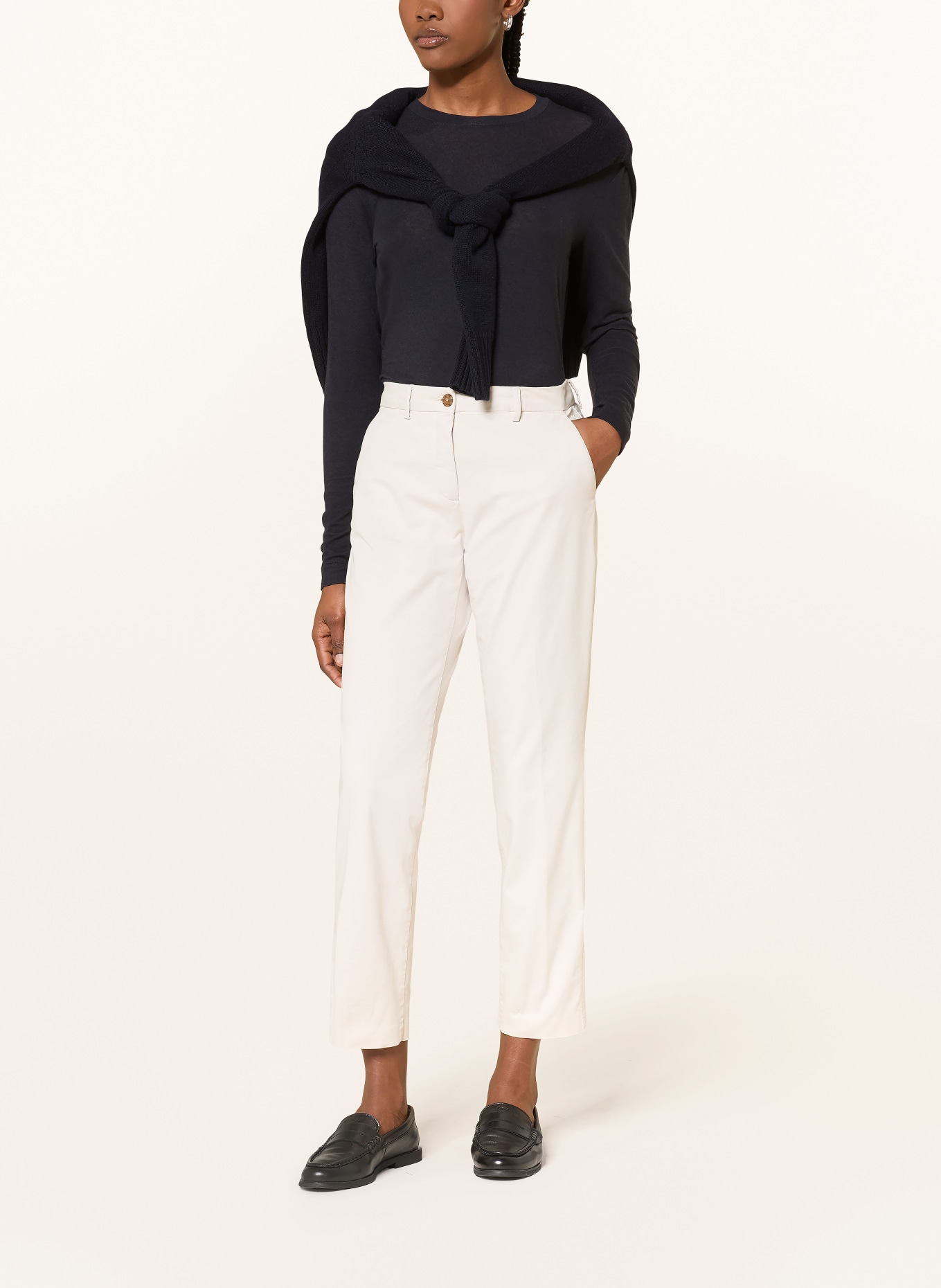 windsor. chino: KREMOWY