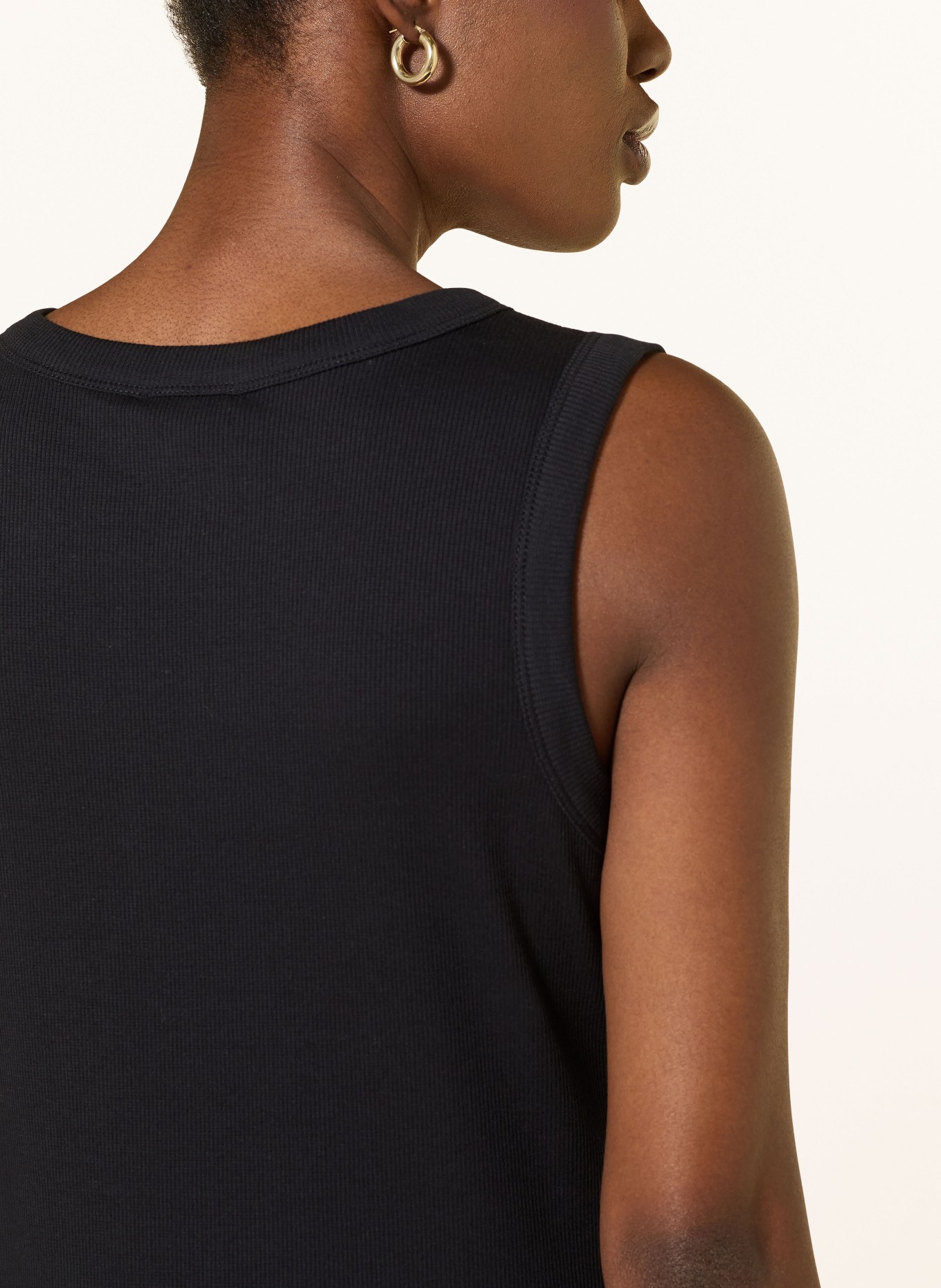 MRS & HUGS Top: ZWART