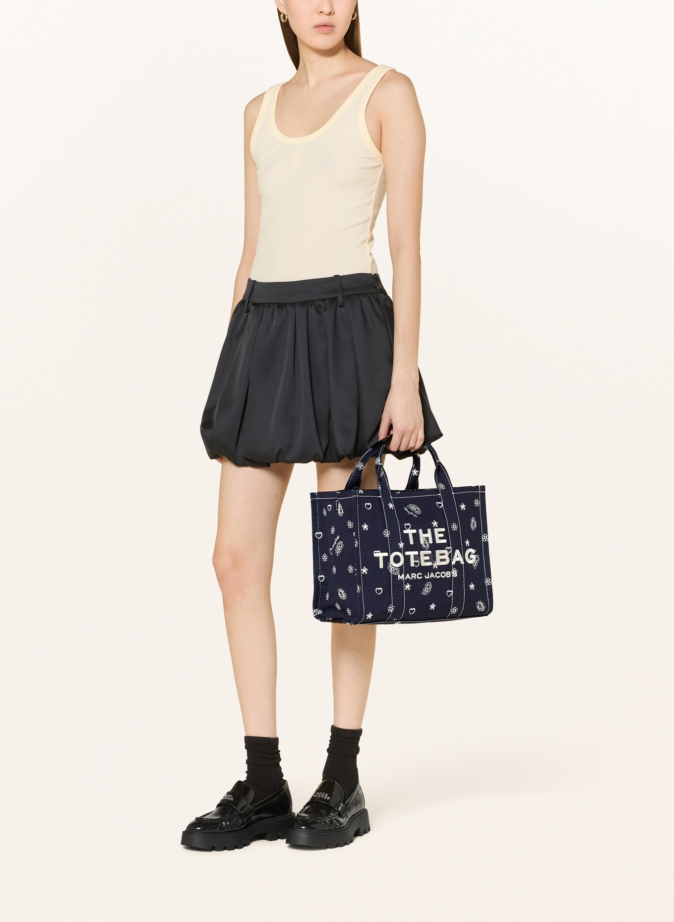 MARC JACOBS Shopper THE BANDANA CANVAS MEDIUM TOTE BAG: DONKERBLAUW / WIT