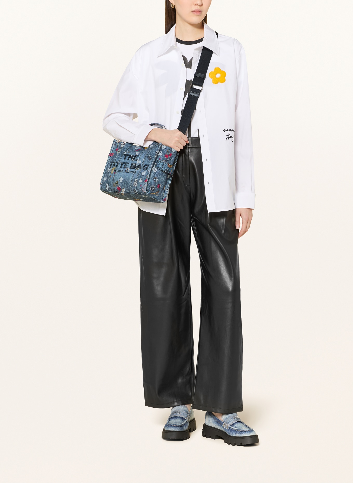 MARC JACOBS Schoudertas THE TROMPE L'OEIL TRINKET CANVAS SMALL TOTE BAG: BLAUW / WIT