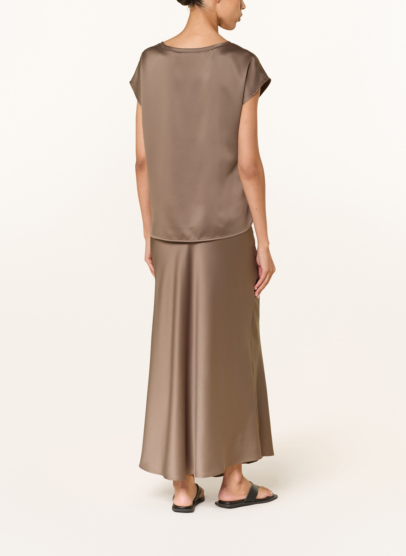 Juvia Blusenshirt ALEA aus Satin: TAUPE